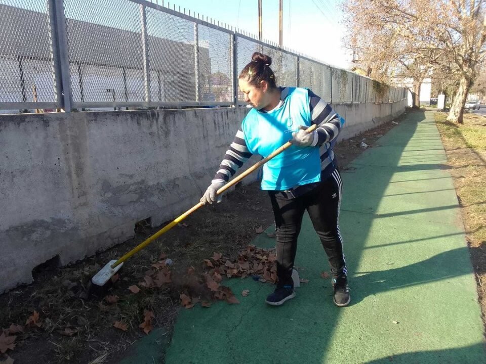 El CPC Monseñor Pablo Cabrera realizó tareas de limpieza en la ciclovía de B° Los Paraísos