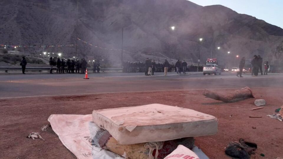Denunciaron un violento desalojo policial a las comunidades originarias en Purmamarca