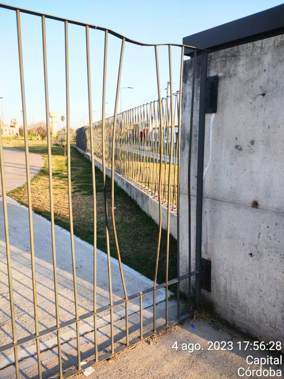 Vecinos denuncian vandalismo en el Paseo San Martín