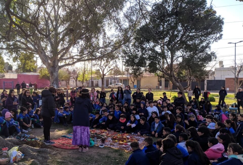 Alumnos del Instituto Juvenilia participaron en la “Celebración de la Pachamama”