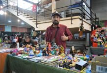 Vive en B° Villa Cabrera y colecciona figuras de superhéroes y personajes