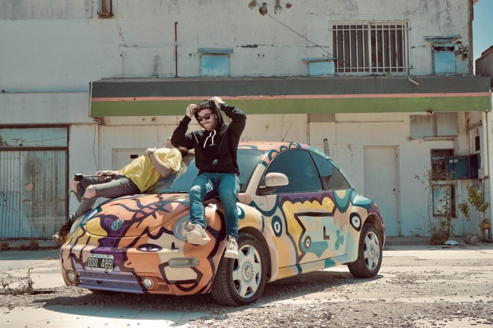 Un new beetle 2000 con todo el arte del chuavevo