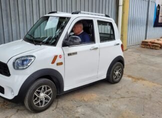 El pequeño auto “Tito” ya recorre las calles de Colonia Caroya