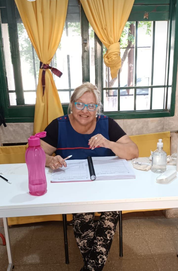 Después de 30 años, la portera de la Escuela Leopoldo Lugones se jubila