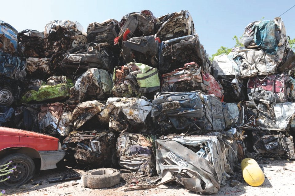 Compactaron más de 2.250 autos abandonados en B° San Martín