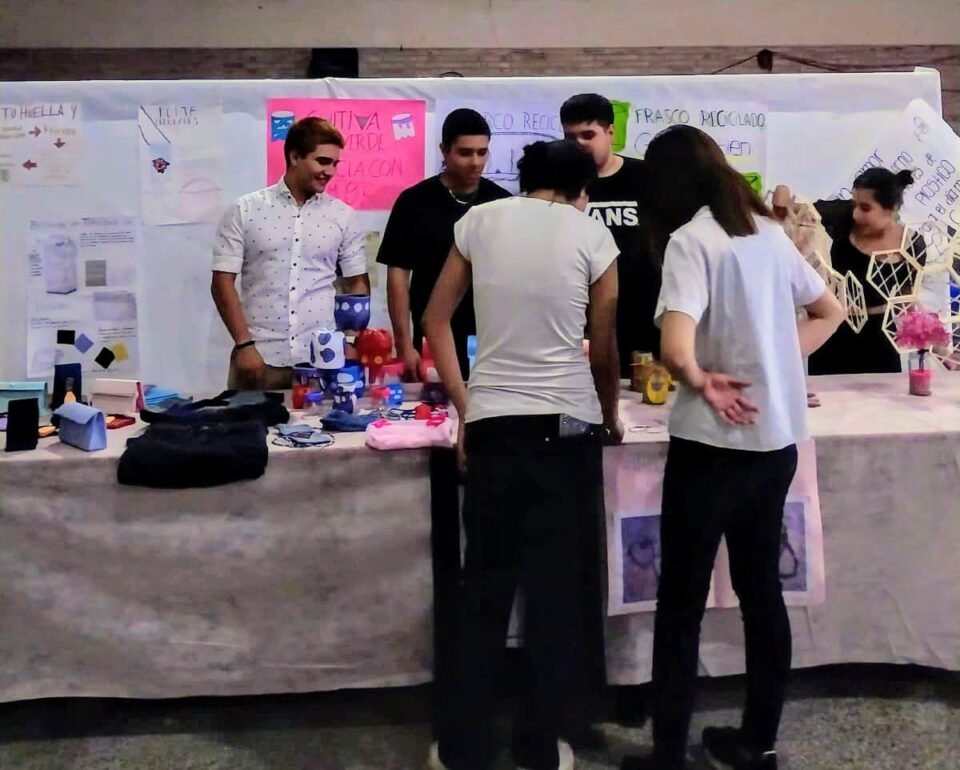 Alumnos del IPEM 198 Martín Ferreyra de B° Poeta Lugones participaron de la 3° Muestra de Arte