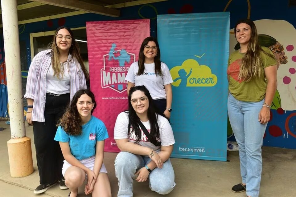Jóvenes de Córdoba crearon una ONG para contención de madres