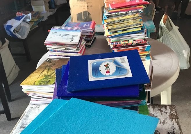 Fundación La Quadra recibe y “convierte” cuadernos usados en nuevos útiles escolares