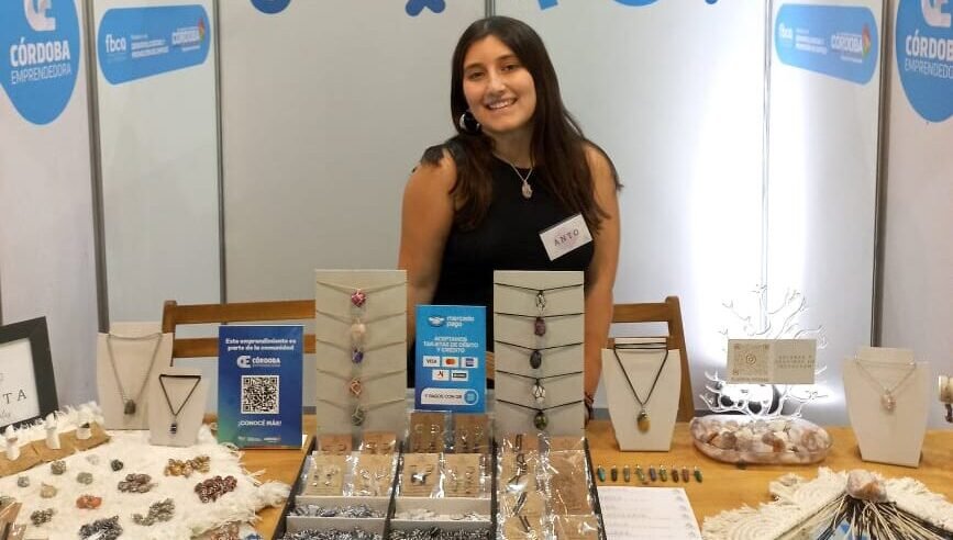 La inspiradora historia de una joven emprendedora y apasionada por las piedras naturales y los cristales