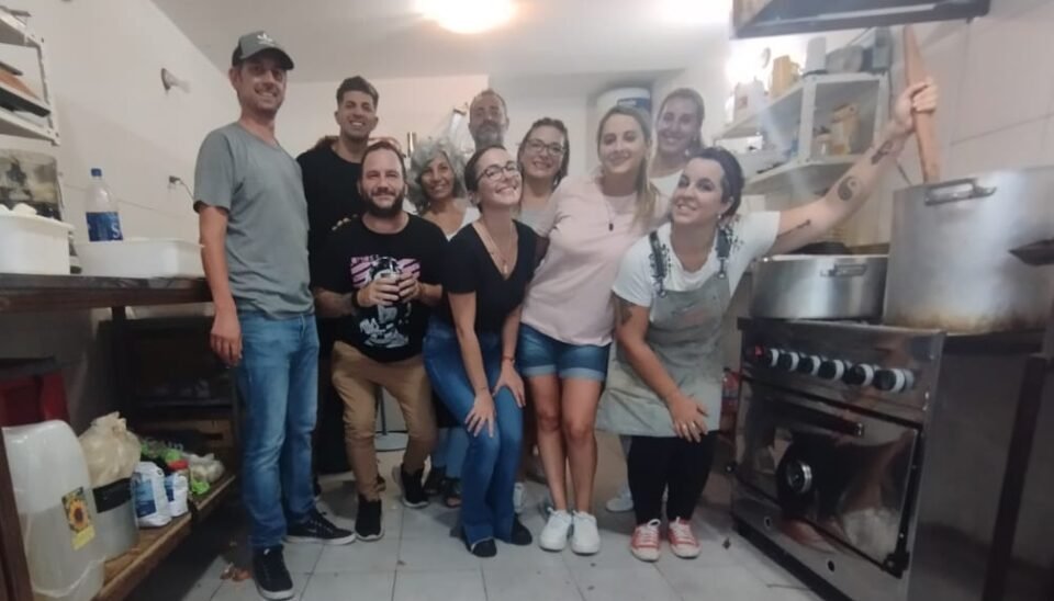 Cocinando con Amor: La Receta de Solidaridad de “Unidos Aguantando”