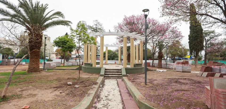 B° San Martín: Después de 8 meses se reanudaron las obras en la Plaza Núñez