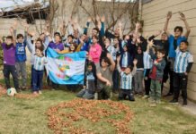 A puro “Arte Efímero”, Rafa Celiz y sus alumnos se anticiparon al Día de la Bandera y a la Copa América