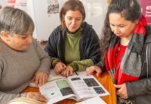 Desarrollan un manual gratuito de alfabetización digital para personas adultas mayores