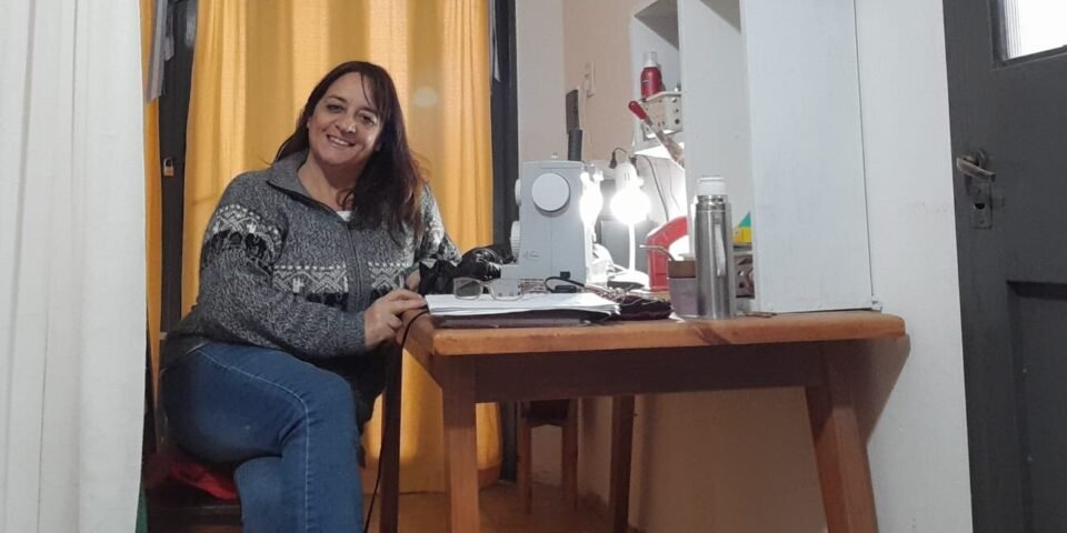 “Mistura”: Taller de reparación y reciclado de prendas en B° Marqués de Sobremonte
