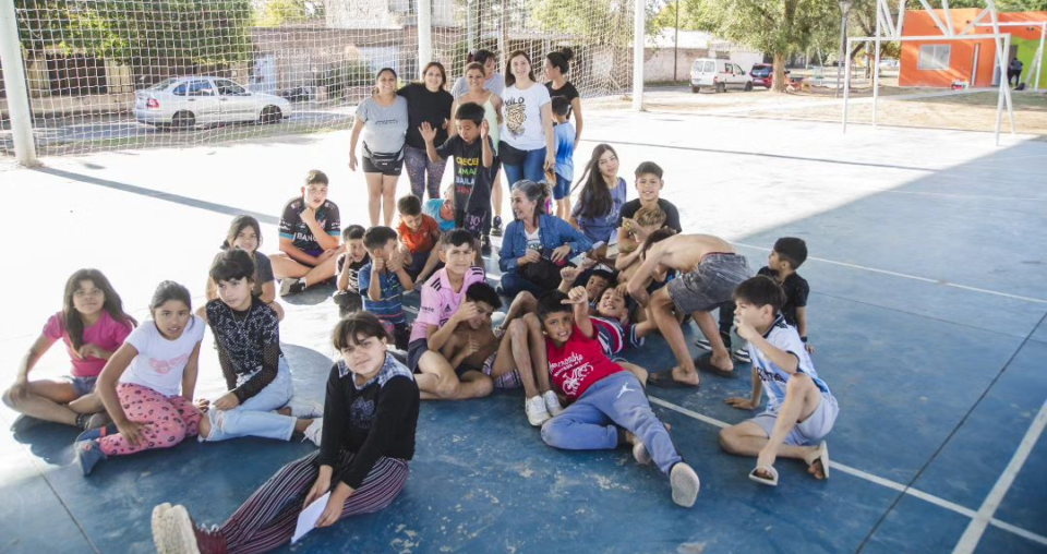 Taller de música e instrumentos ecosustentables en el Polideportivo Social Sargento Cabral