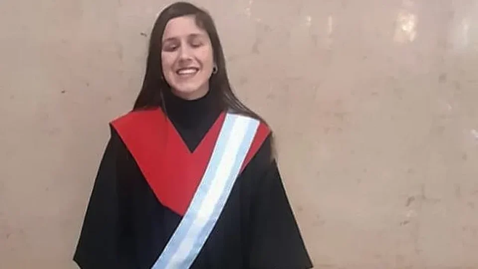 Es no vidente y fue designada para integrar el Cuadro de Bandera de la Facultad de Derecho