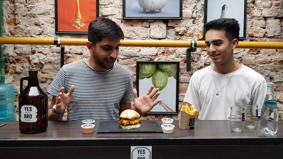 “Dos gordos por ahí”: hacer de la hamburguesa un canal de comunicación
