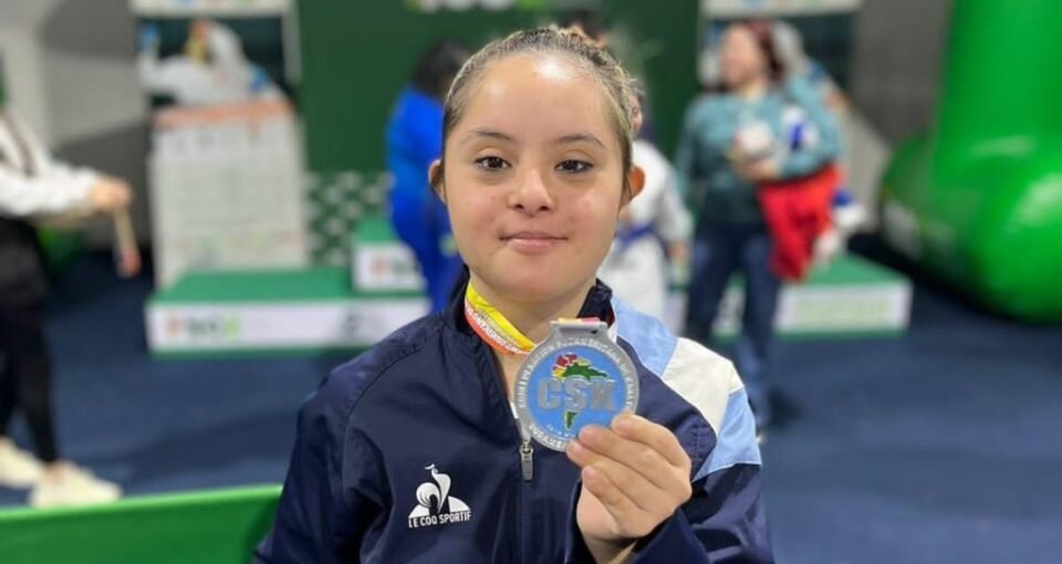 Es cordobesa y subcampeona del II Campeonato Sudamericano de Para-Karate