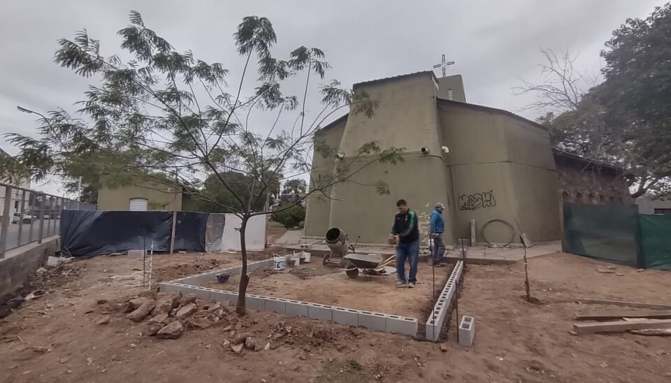 En la Parroquia Santa María de la Paz de B° Poeta construyen un Cinerario