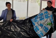 Alumnos elaboran bolsas de dormir con sachets de leche para personas en situación de calle