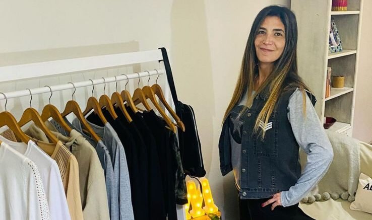 Dejó su trabajo de 24 años y se lanzó con su local de ropa que es un “boom”