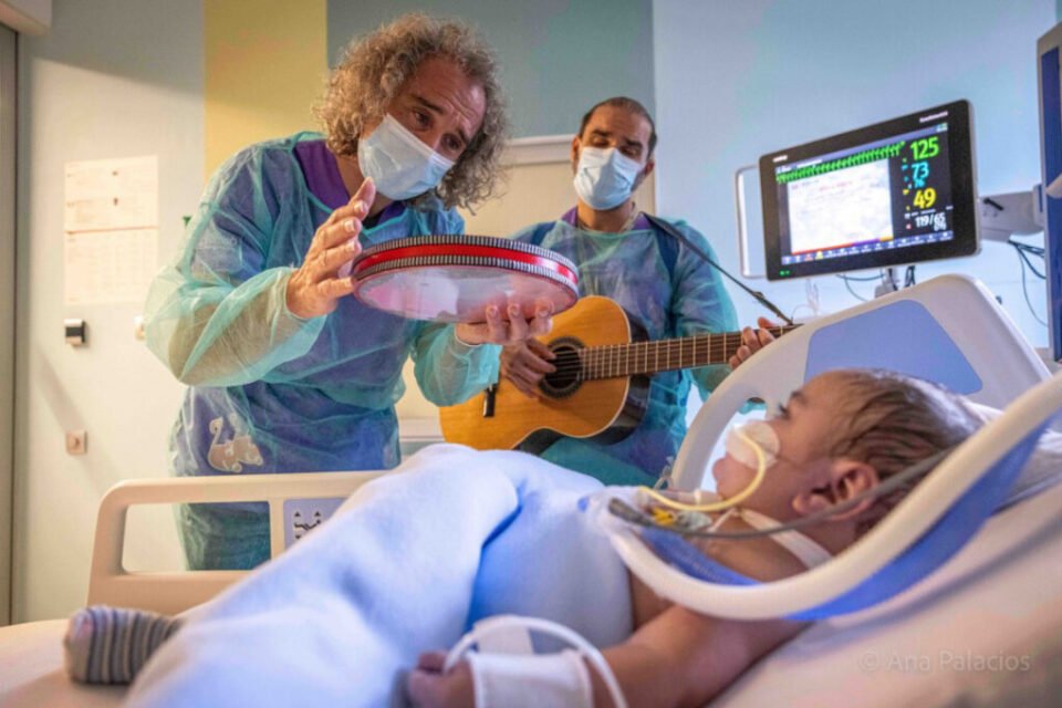 El Hospital Infantil incorpora musicoterapia para pacientes oncológicos