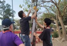 “Los Gauchos de Güemes” comenzaron a colocar carteles en las plazas de B° Los Paraísos