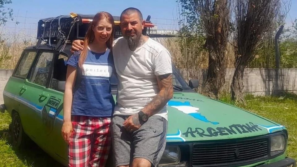 Una pareja modificó un Renault 12 y lleva recorrido más de 9 mil kilómetros por Argentina