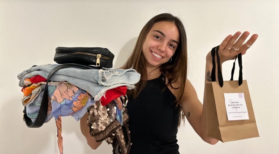 Con 22 años, creó su propio emprendimiento de “Moda Circular” que transforma y concientiza