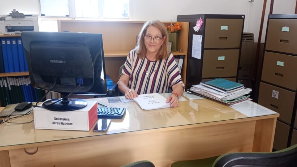 Después de 46 años de servicio se jubila la secretaria del Instituto Sor María Antonia de Paz y Figueroa