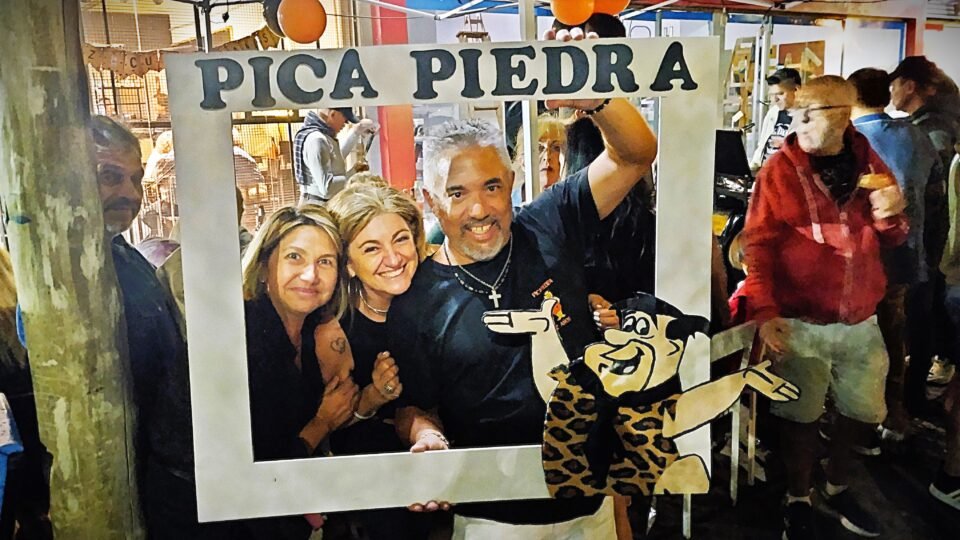 Pizzería “Pica Piedra” cumplió 22 años de amor y pasión por la comida