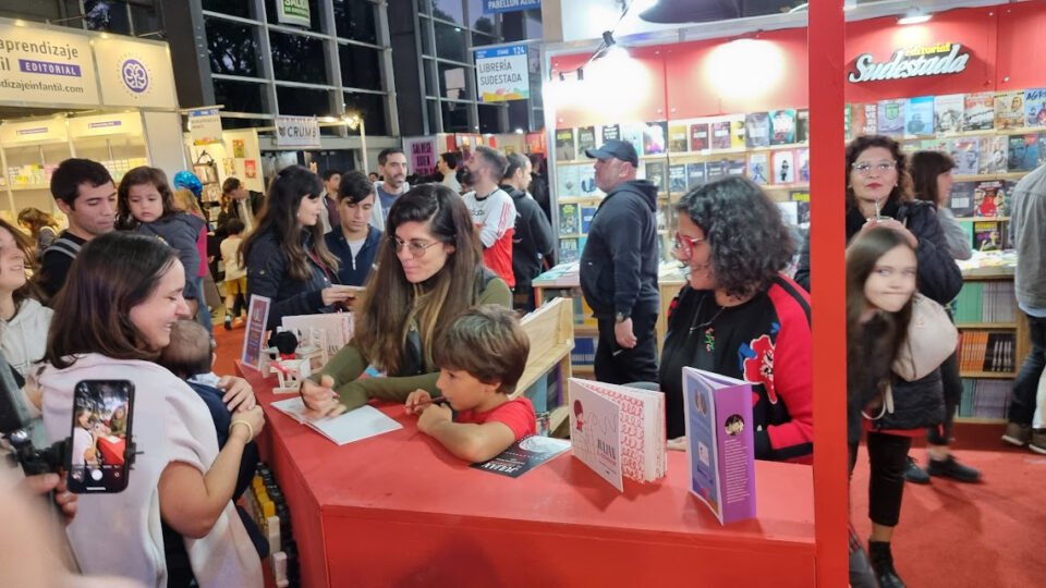 La cordobesa Naty Martínez presentó su nuevo libro “Julián, el escribidor”