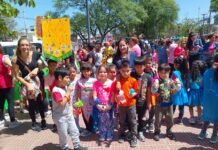 La escuela Provincia de Misiones festejó el cierre del año a toda murga