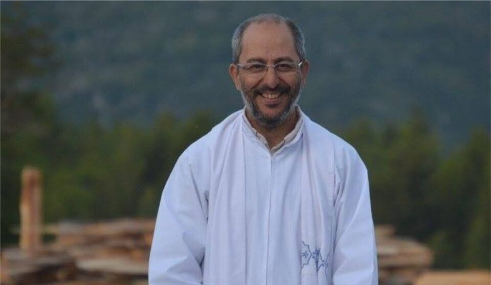 El Padre Marco Anselmo Bustos se despide de la iglesia Santa Inés