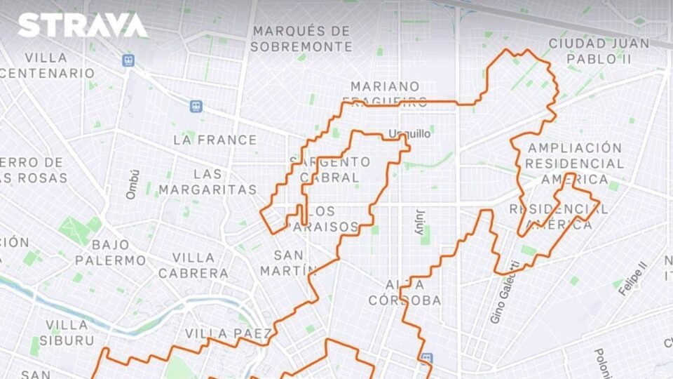 Recorrió 44 kilómetros para formar la figura de un corredor en la ciudad de Córdoba