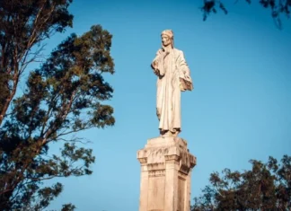 Avenida Deodoro Roca: un museo a cielo abierto en Córdoba