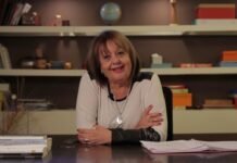 Liliana González presenta “Dis+Positivos” en Teatro La Llave