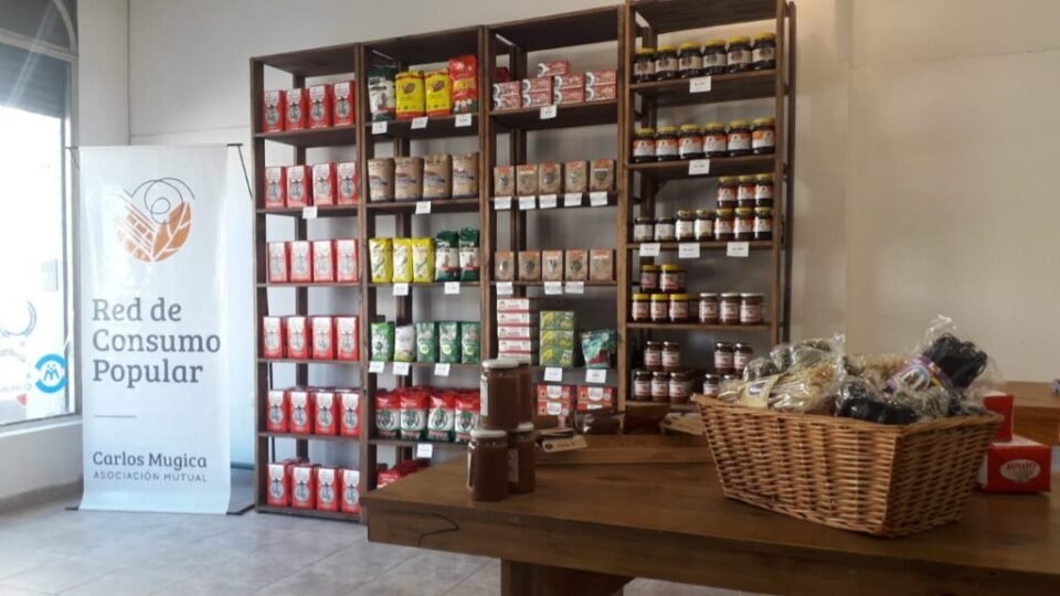 Productos saludables y precios bajos en el Mercado Solidario
