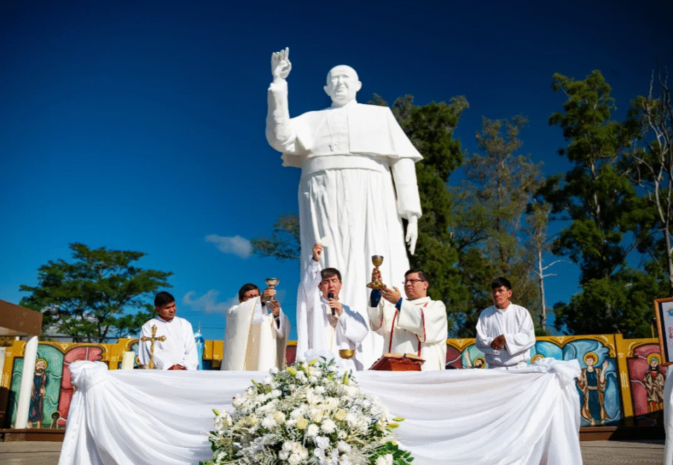 Tucumán posee la estatua del Papa Francisco más grande del mundo
