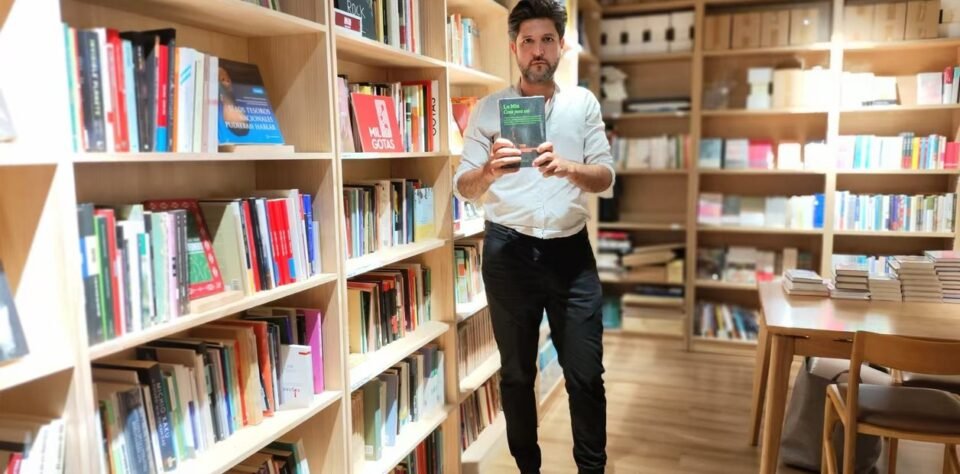 En China, un cordobés creó la primer y única librería en español