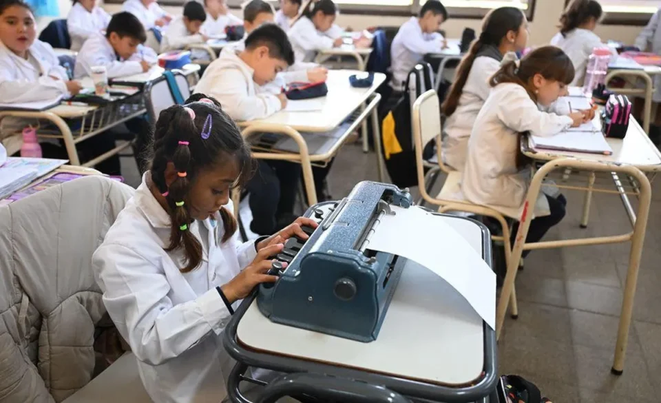 Es ciega, tiene 9 años y escribió un libro en braille