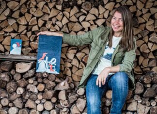 Es de Estonia y eligió las Sierras cordobesas para pintar y vivir