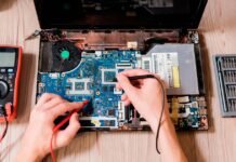 Estudiantes de FAMAF reviven computadoras para achicar la brecha digital