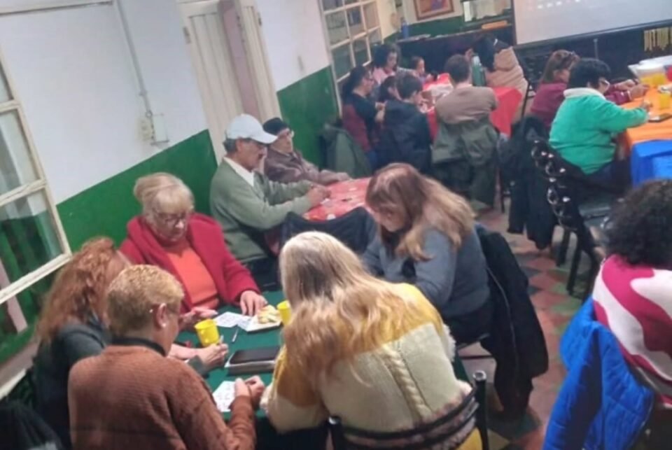 En el Centro Vecinal Los Paraísos, el Comedor de Los Abuelos alimenta cuerpos y corazones