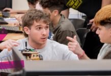 Niños aprenden robótica, programación e impresión 3D en la UNC