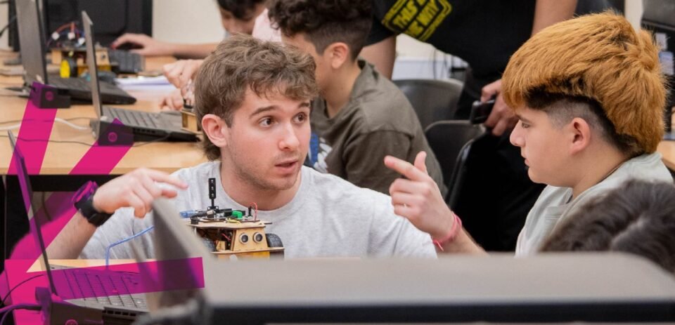Niños aprenden robótica, programación e impresión 3D en la UNC