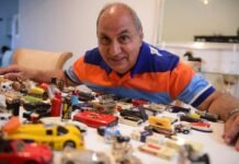 Rafael Cerezo, periodista de oficio y coleccionista de encendedores por pasión