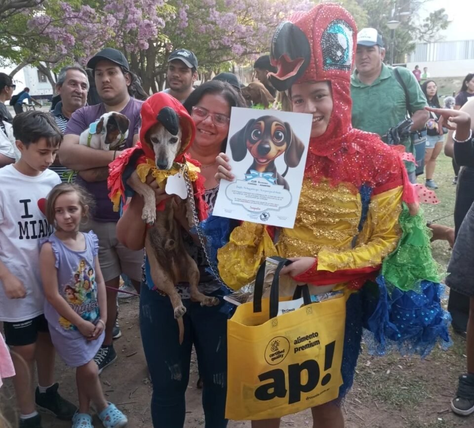 Club Salchichero Córdoba: Un desfile de patas, sonrisas y corazones solidarios