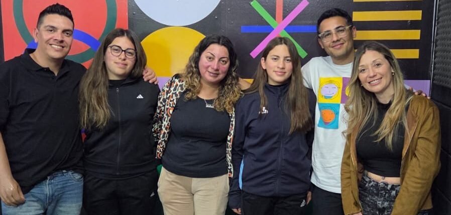 Peña Solidaria a beneficio de “Delfi” Villarreal, la nadadora sorda que sueña con llegar a Japón