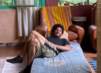 Así es la Casa de Barro que el hijo de Julián Weich construyó en Córdoba